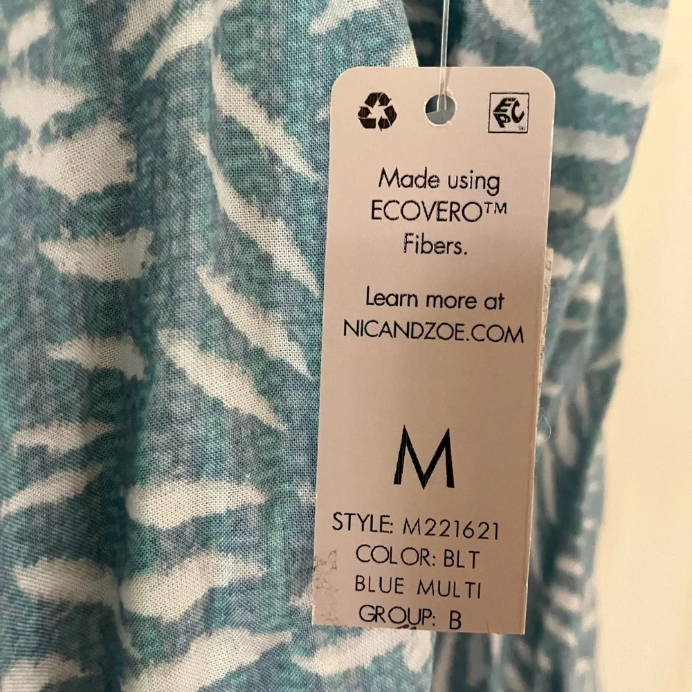 NWT NIC + Zoee Women's Blue Patterned In Stitches Buttondown Top (Medium)